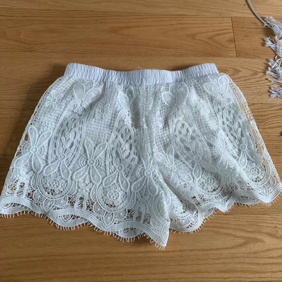 Garage Lace Shorts - Picture 2 of 3